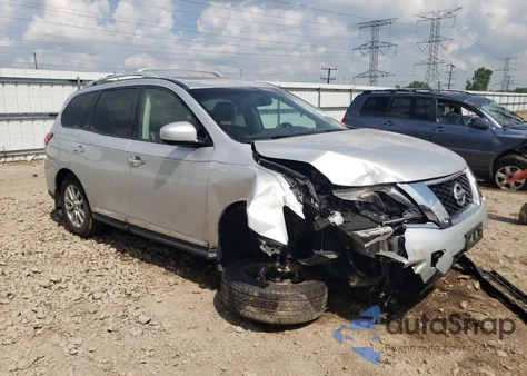2015 Nissan Pathfinder S z USA, uszkodzony, nr VIN 5N1AR2MM7FC618566
